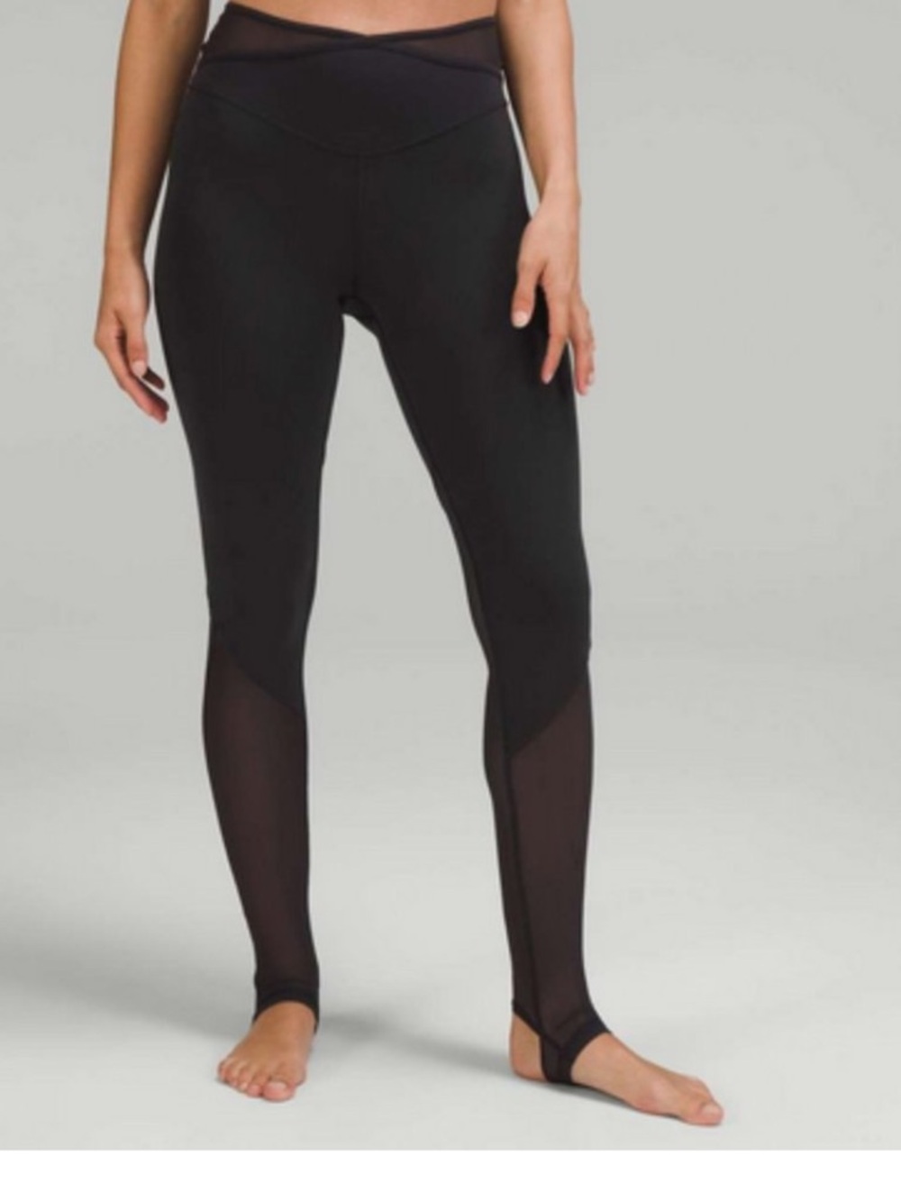 Lululemon Nulu crisscross mesh stirrup tight align black EUC retails for 128$